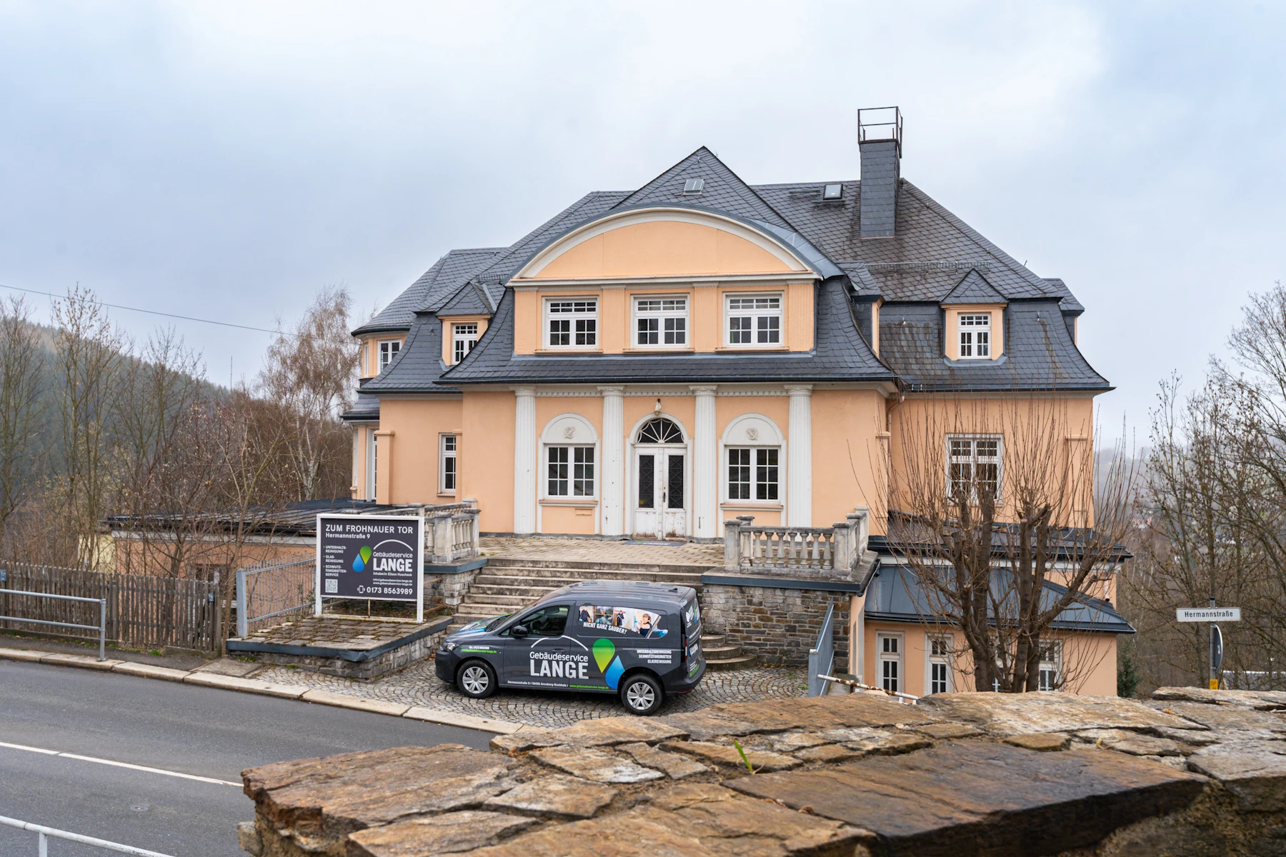 ueber-uns-rechts